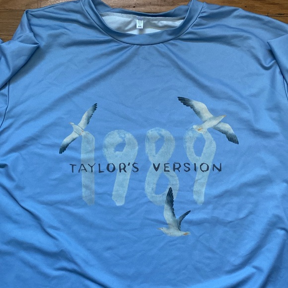 Taylor Swift Crewneck - Picture 2 of 5